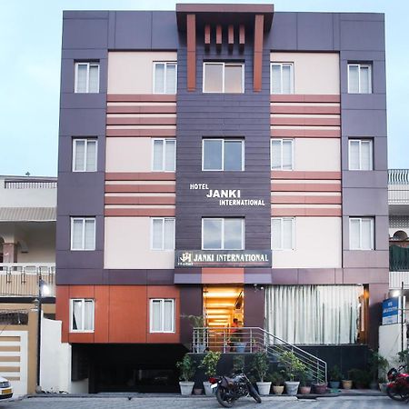 Hotel Janki International 3 Km From Kashi Vishwanath Temple Free Pickup From Railway Station Váránaszi Kültér fotó