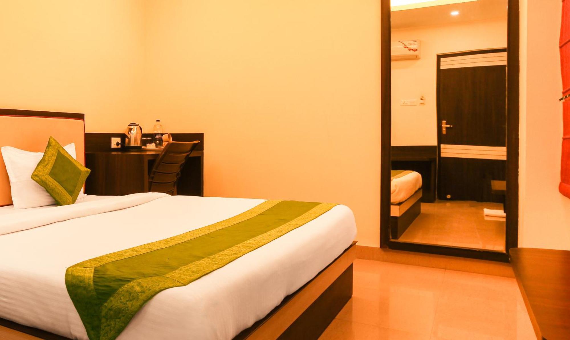 Hotel Janki International 3 Km From Kashi Vishwanath Temple Free Pickup From Railway Station Váránaszi Kültér fotó