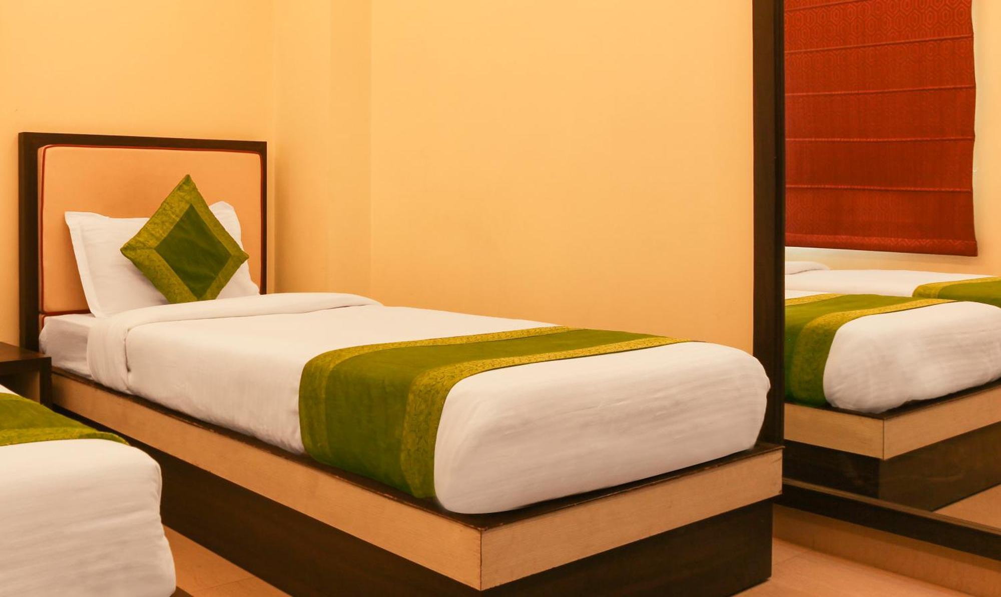 Hotel Janki International 3 Km From Kashi Vishwanath Temple Free Pickup From Railway Station Váránaszi Kültér fotó