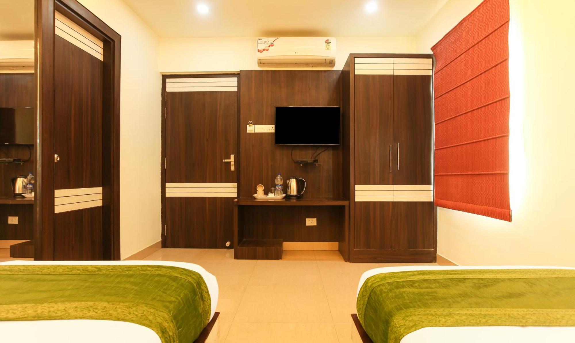 Hotel Janki International 3 Km From Kashi Vishwanath Temple Free Pickup From Railway Station Váránaszi Kültér fotó