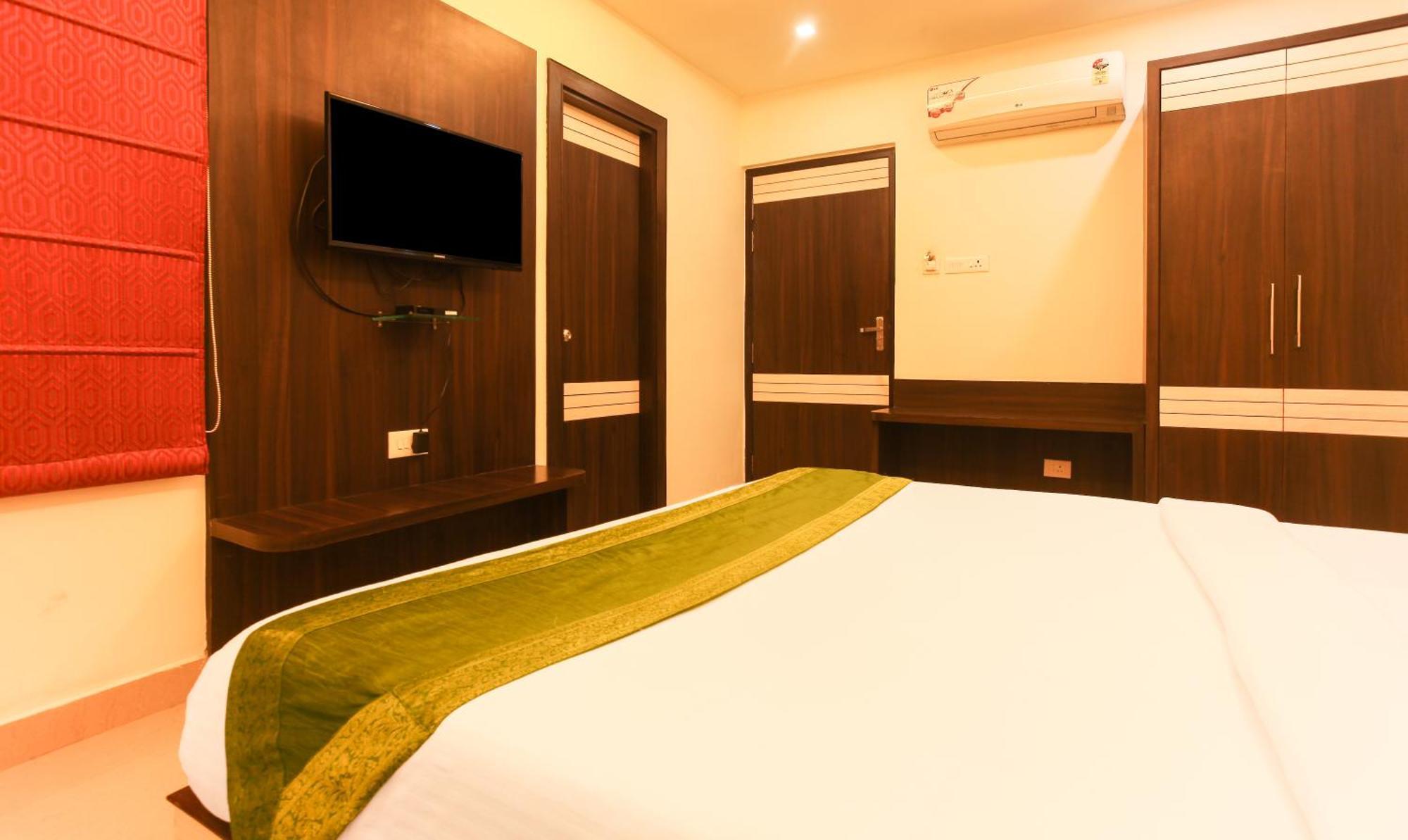 Hotel Janki International 3 Km From Kashi Vishwanath Temple Free Pickup From Railway Station Váránaszi Kültér fotó