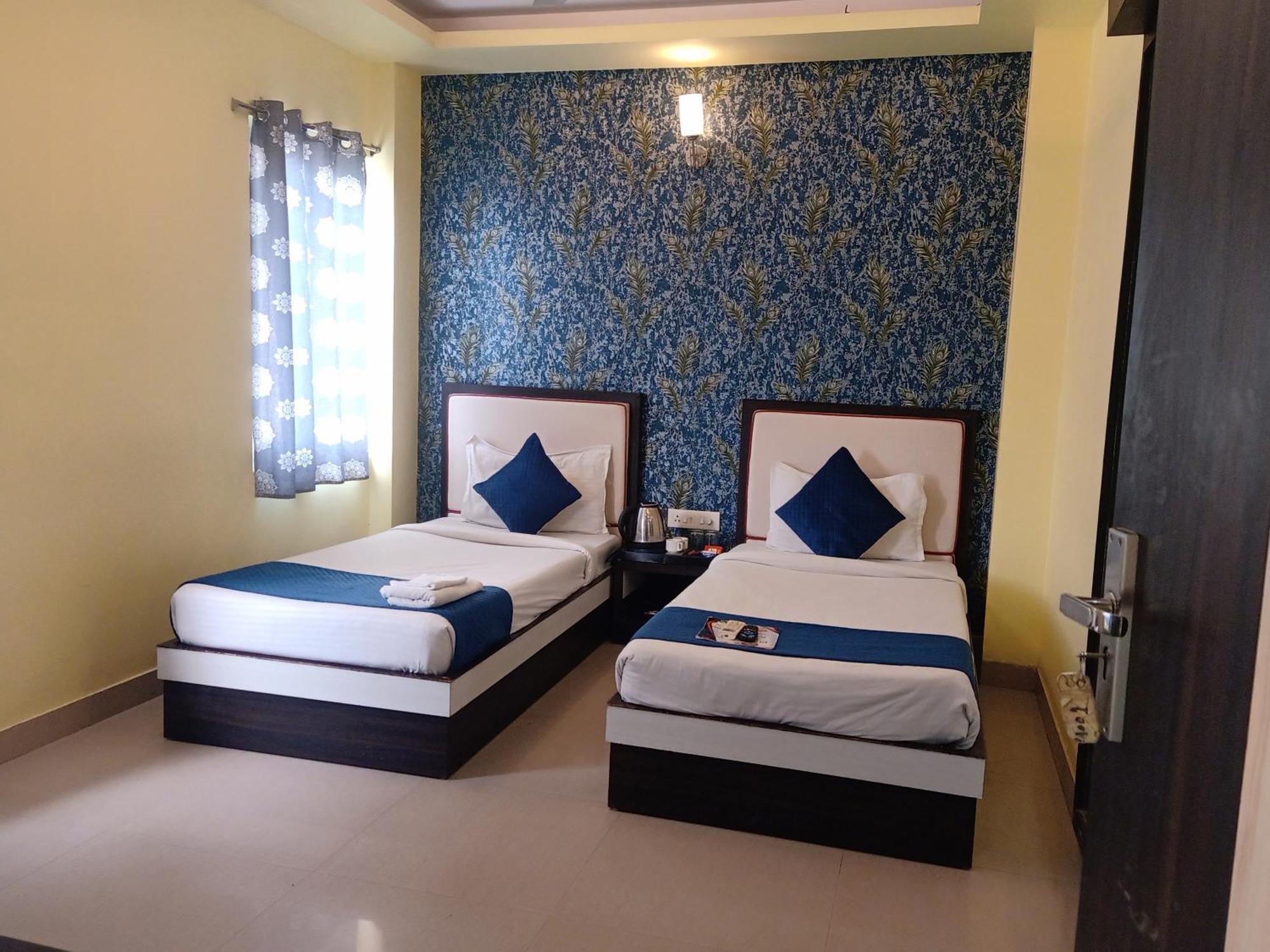 Hotel Janki International 3 Km From Kashi Vishwanath Temple Free Pickup From Railway Station Váránaszi Kültér fotó