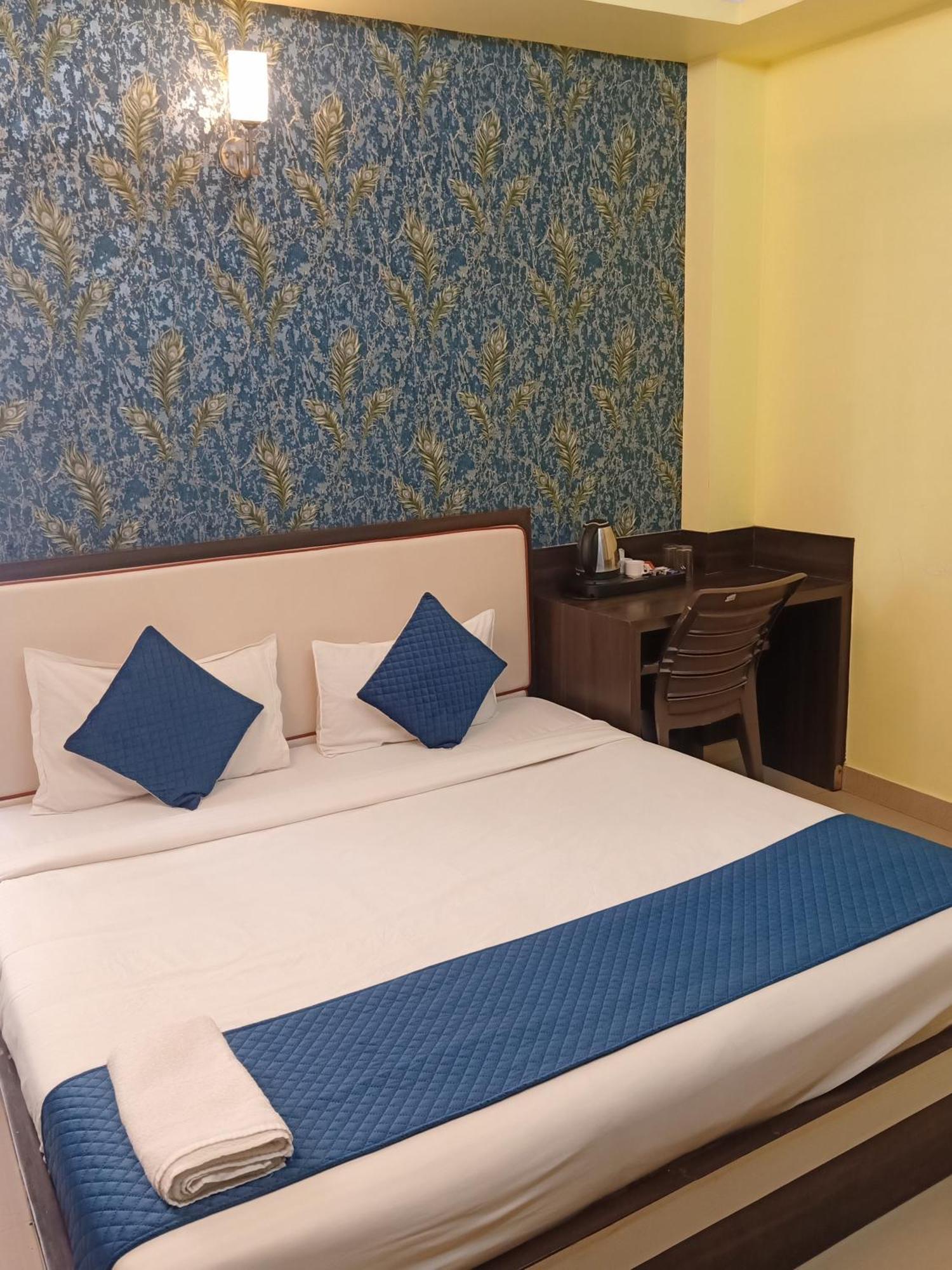 Hotel Janki International 3 Km From Kashi Vishwanath Temple Free Pickup From Railway Station Váránaszi Kültér fotó